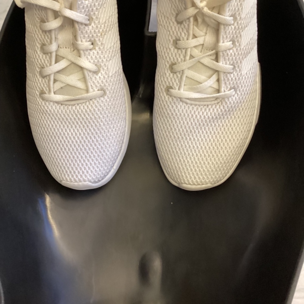 ADIDAS SNEAKERS (SIZE 10) - Picture 2 of 8